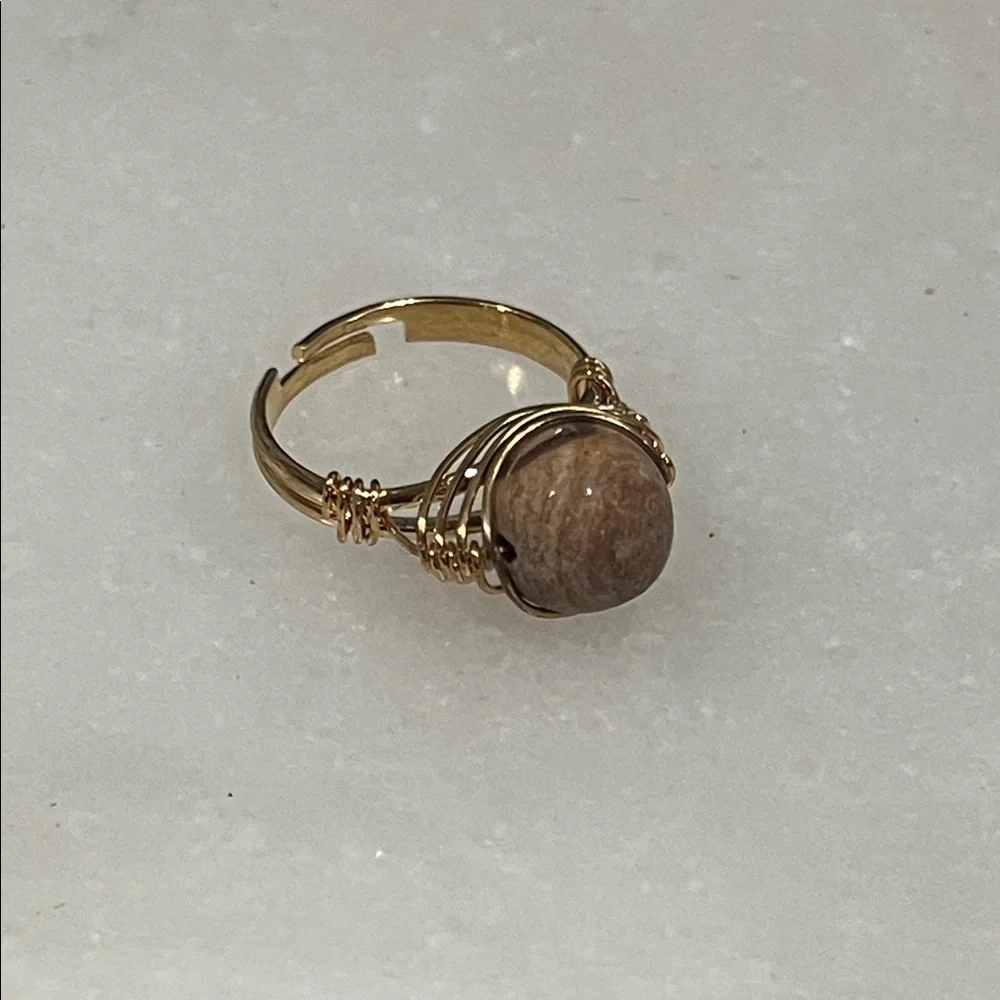 Elegant Gold and Brown Jasper Stone Ring